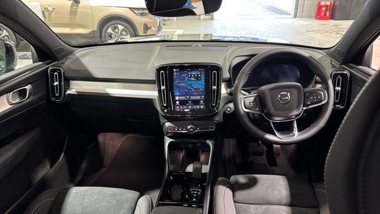 Volvo XC40 2.0 B3P Plus Dark 5dr Auto Petrol Estate